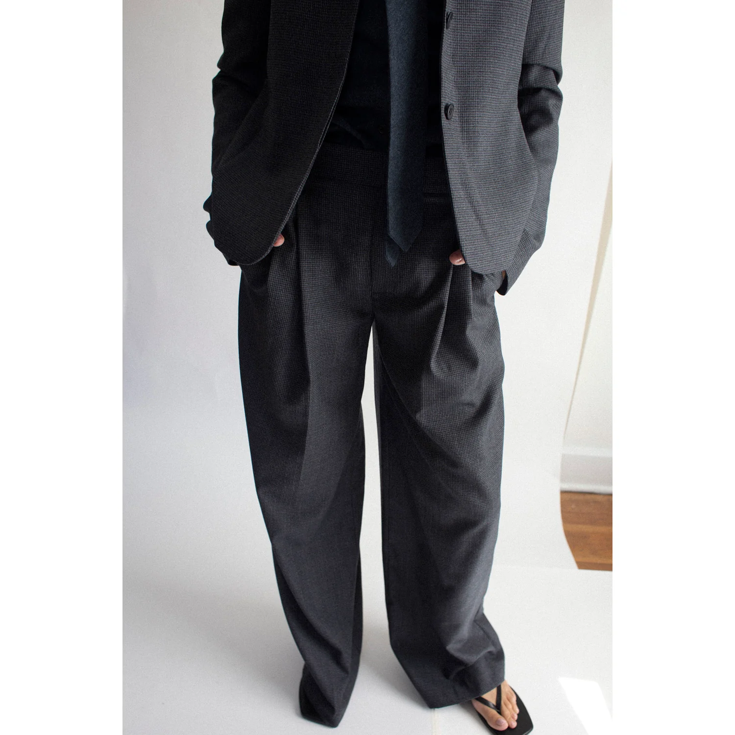 Kallmeyer Roxana Low-Rise Trouser in Navy Houndstooth - Image 9