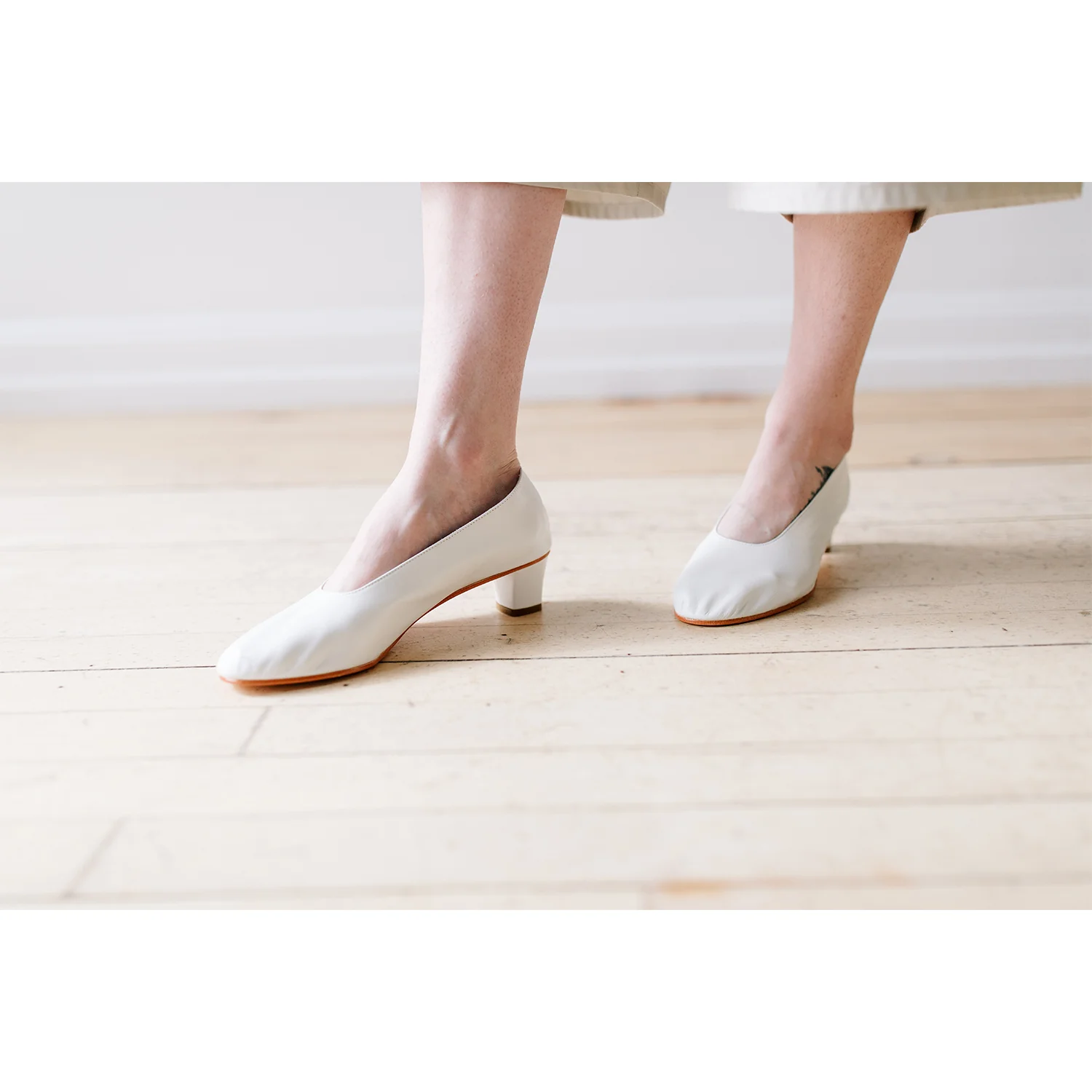 Martiniano High Glove in White - Image 6
