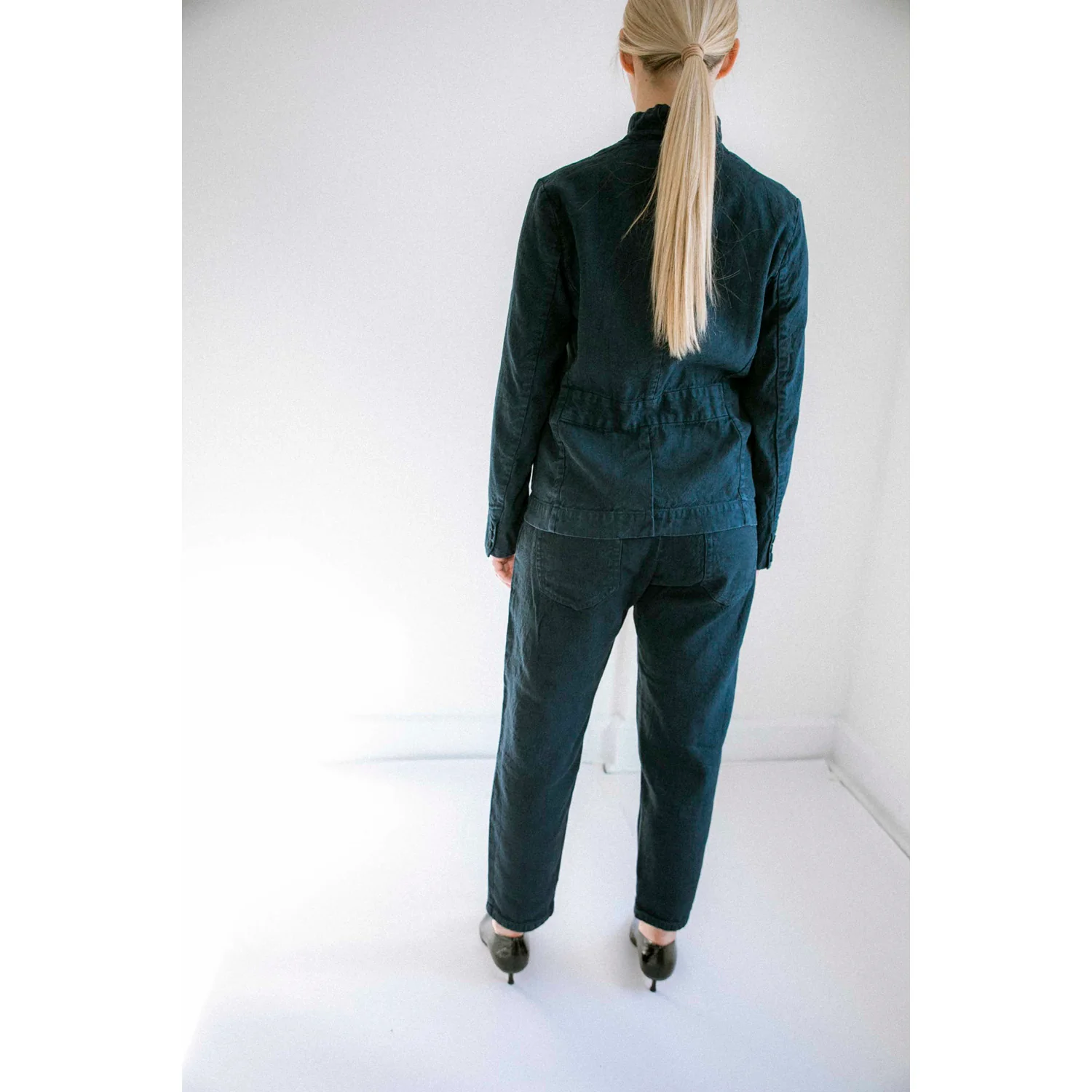 Pas de Calais Linen Cotton Soft Twill Tailored Jacket in Navy - Image 10